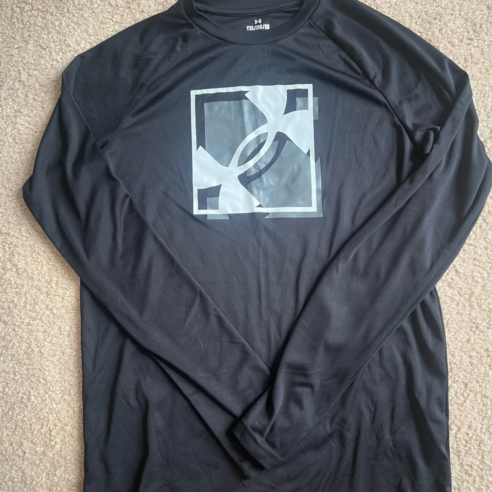 Under Armour Black Long Sleeve Tee Modern Design